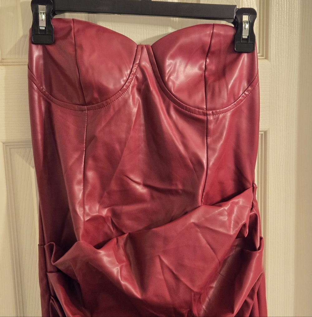Elegant Burgundy Strapless Dress - Picture 7 of 10